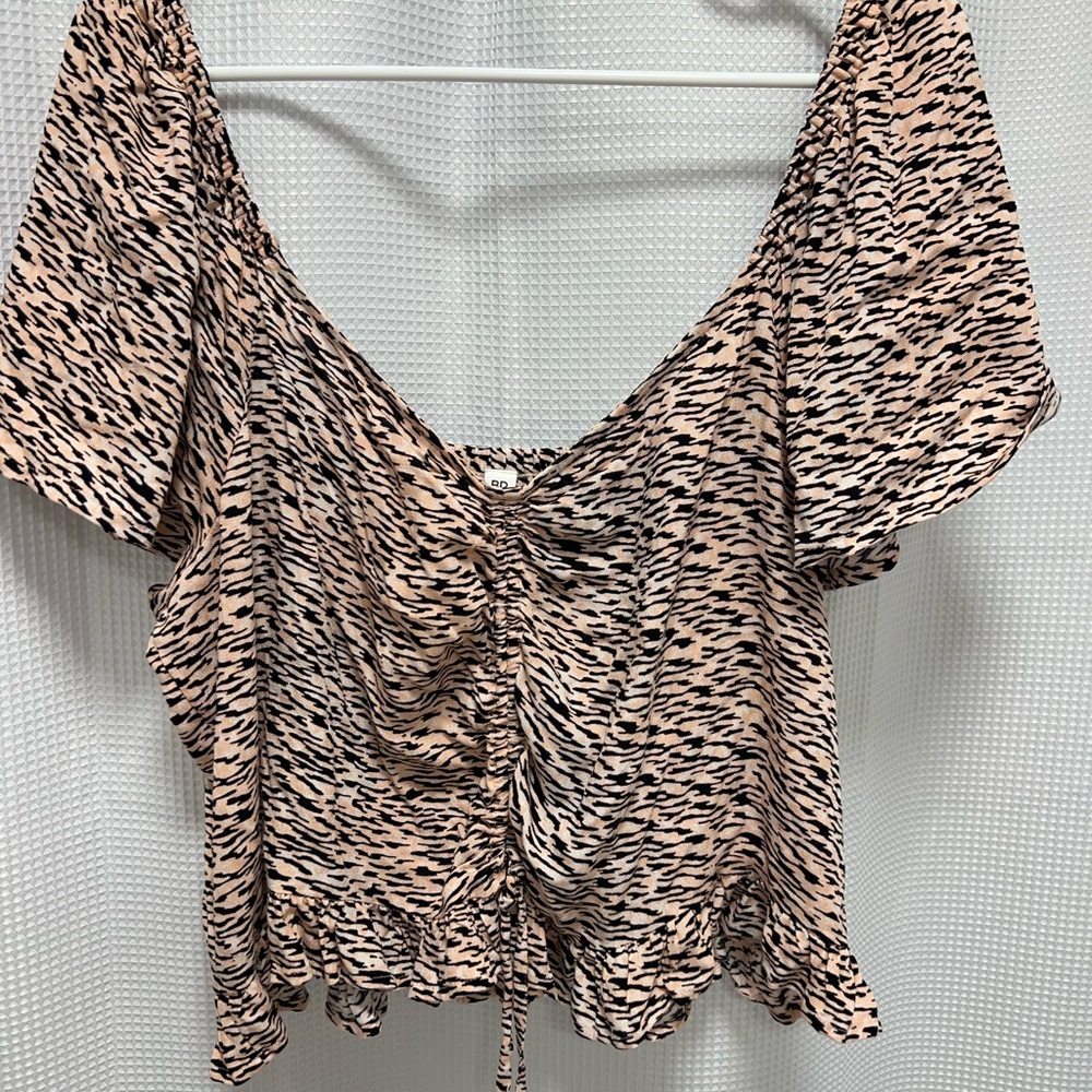 BP flowy crop top